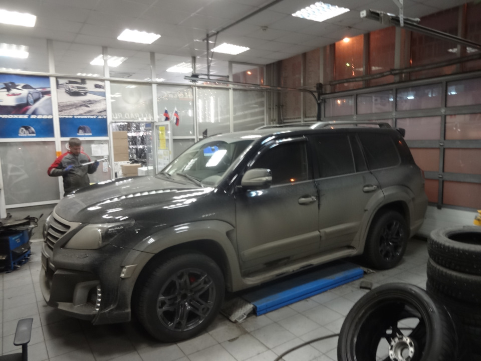 Фото в бортжурнале Lexus LX (URJ200/URJ201)