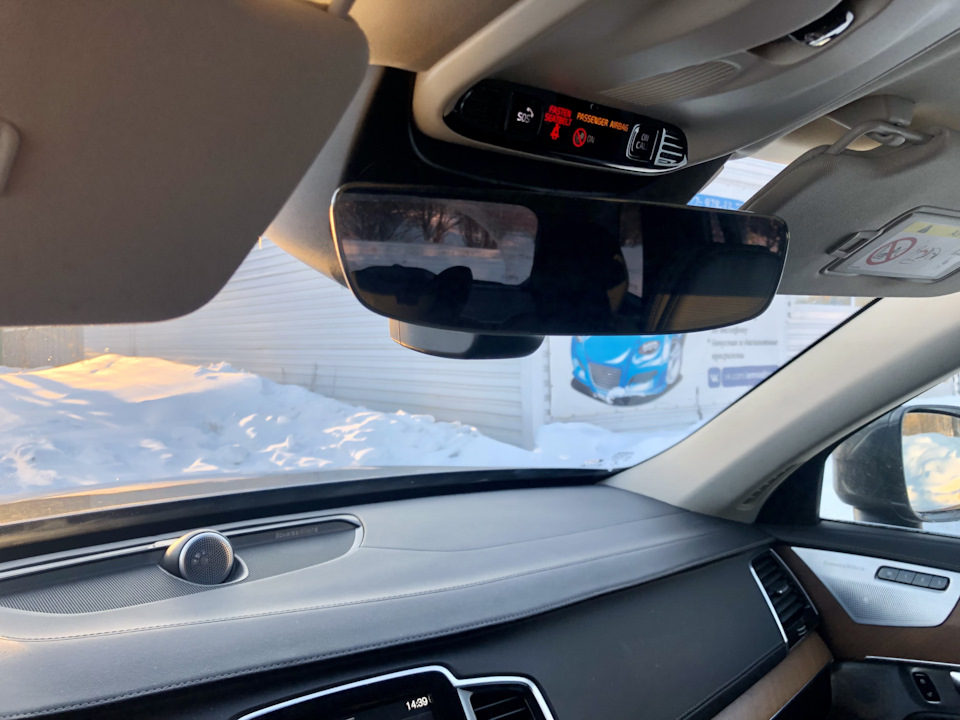 С водительского места обзору не мешает — Volvo XC90 (2G)