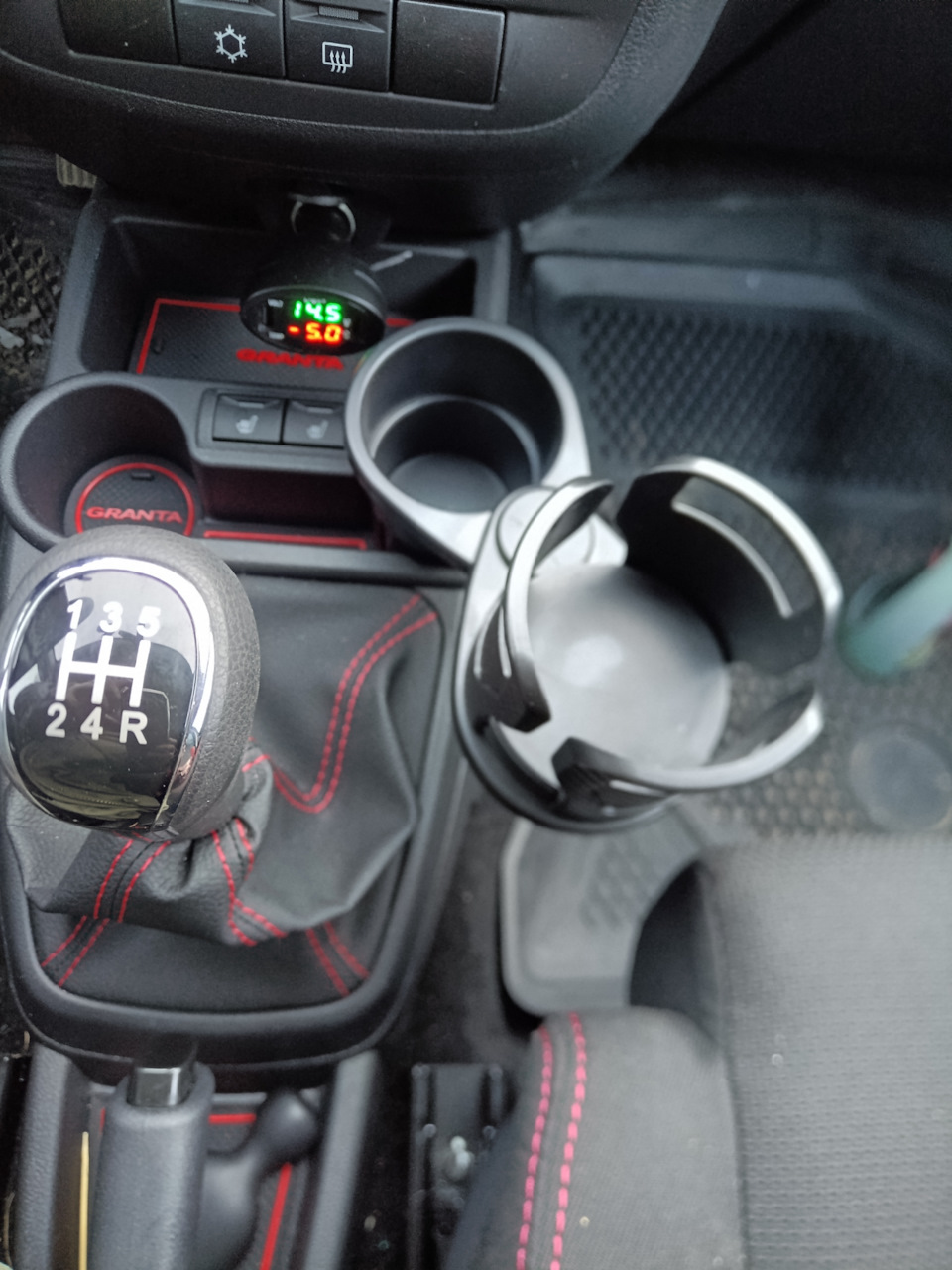 Пришлось докупить подстаканник тройник. — Lada Гранта Drive Active