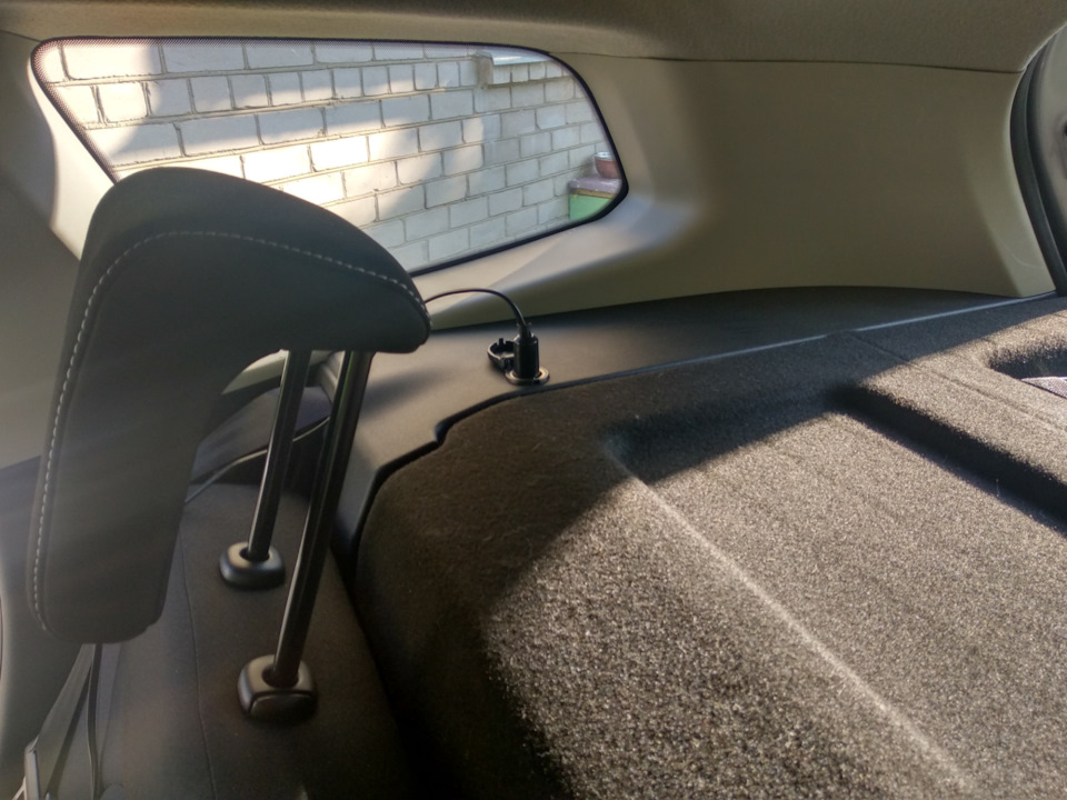 А так же можно заряжать гаджеты… — Dacia Duster (2G)