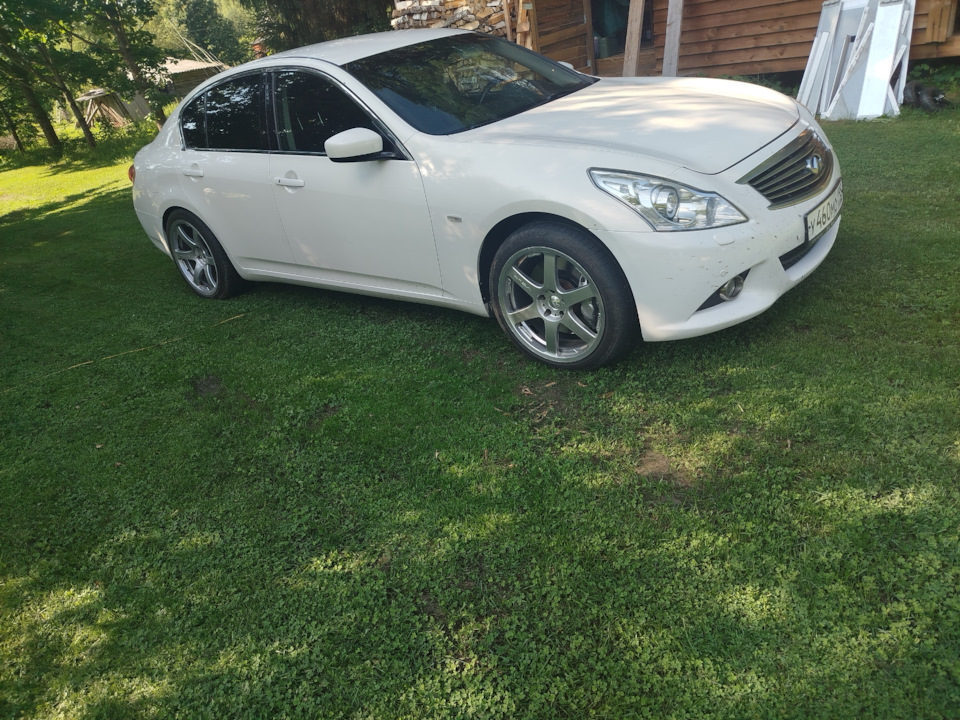 Фото в бортжурнале Infiniti G37