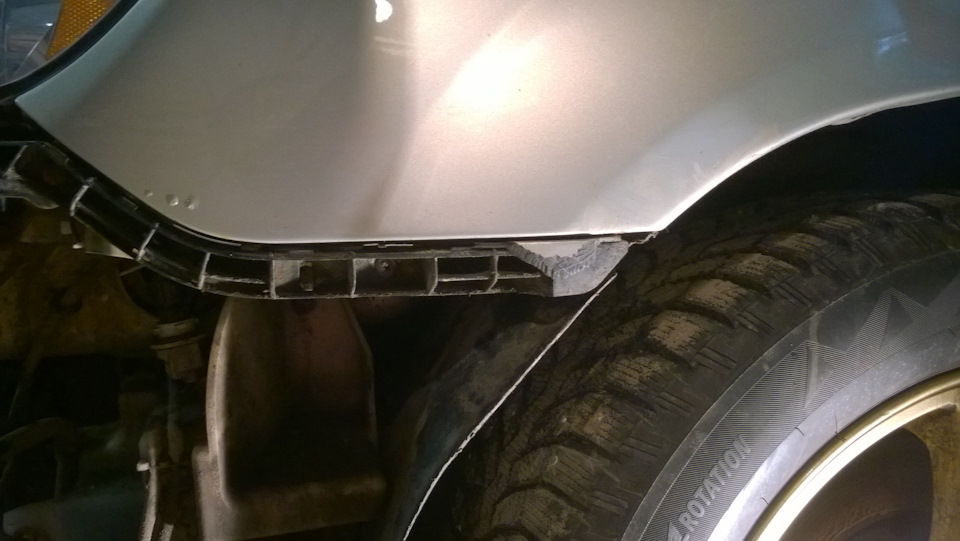 Виден отломанный кусок бампера с Кубка. — Subaru Forester (SG)