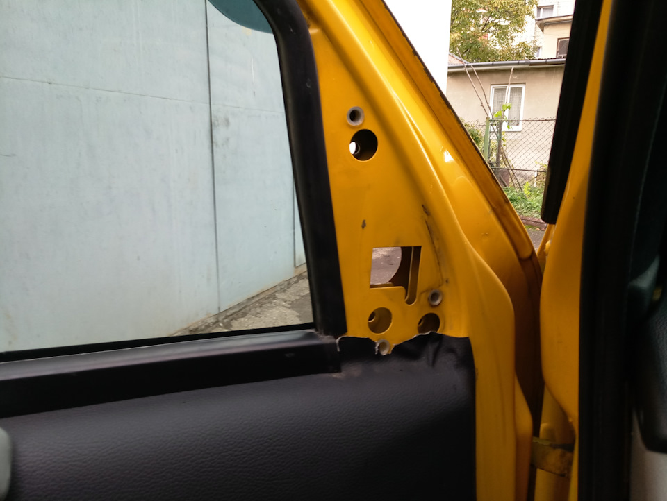 зняв дзеркало) — Renault Kangoo (1G)