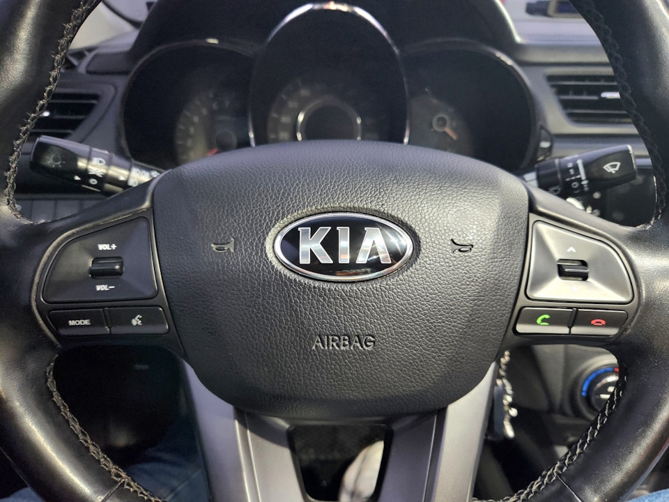 фото поближе — KIA Rio (3G)