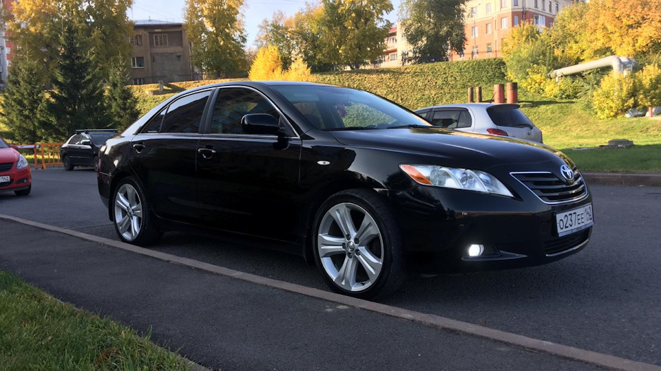 Toyota Camry Черный пистолет