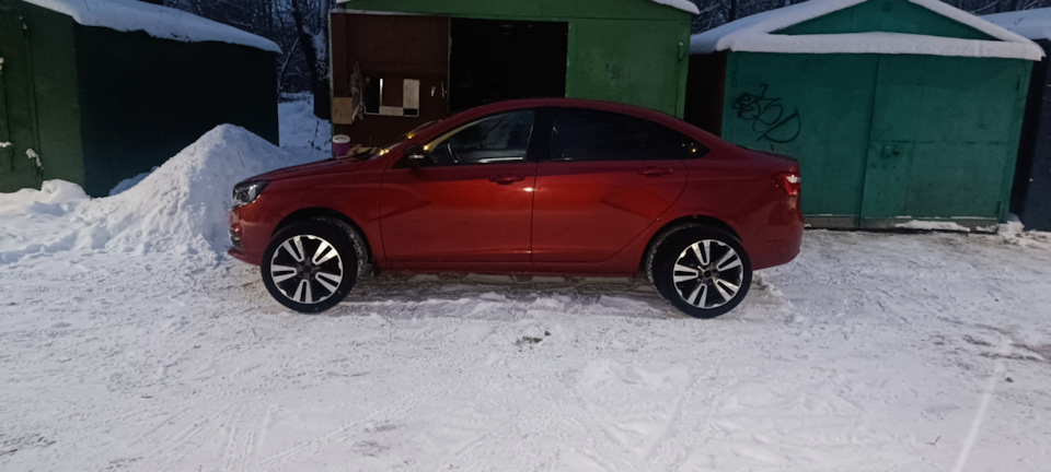 Вполне симпатично выглядит, как по мне — Lada Vesta (1G)
