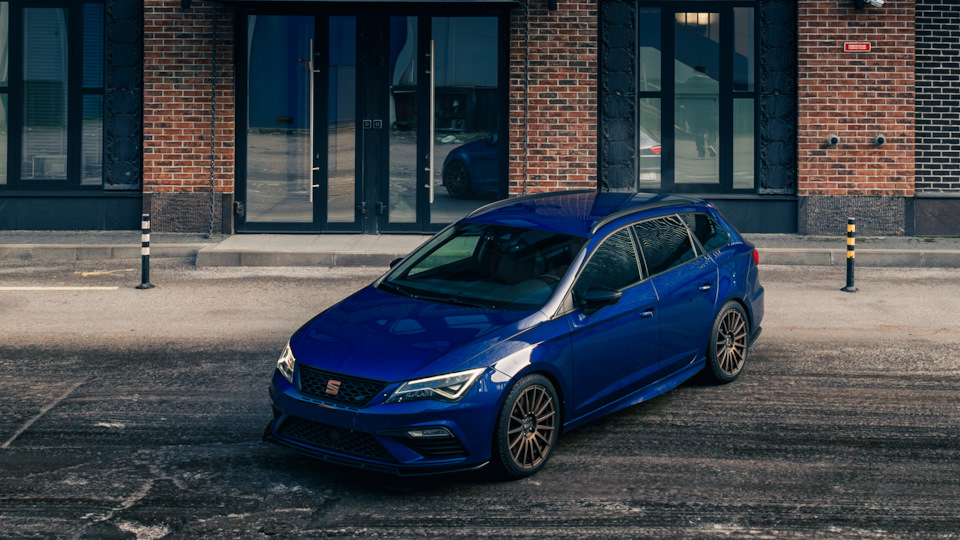 SEAT Leon Cupra Синий Вагон