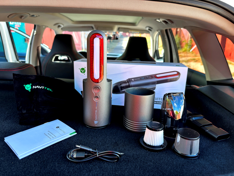 Пылесос NAVITEL CL100 — Skoda Kamiq GT. Запчасти на фото: CL100