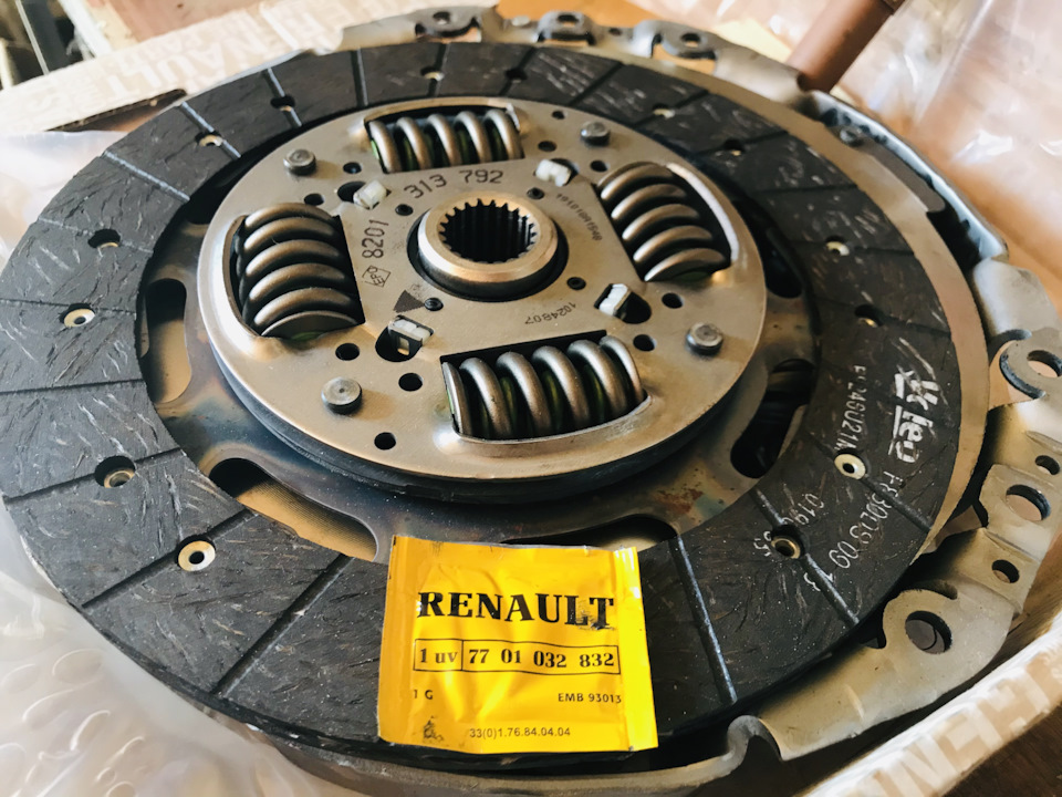 Фото в бортжурнале Renault Trafic (2G). Запчасти на фото: 7701032832