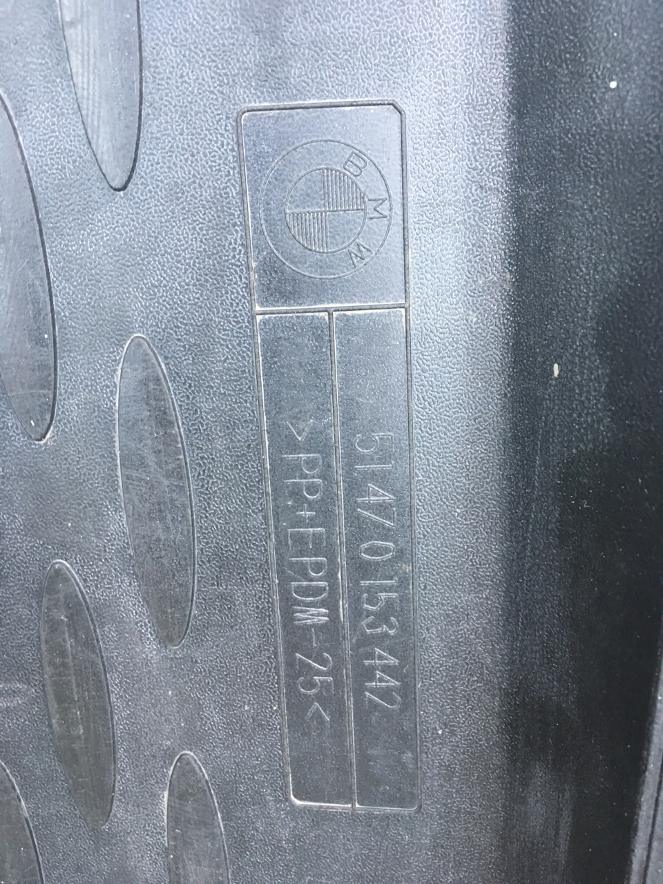 Вот номер если кому надо — BMW 5 series (E60). Запчасти на фото: 51470153442