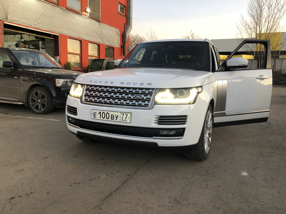 Темные грили отлично вписались вместо белых — Land Rover Range Rover (4G)