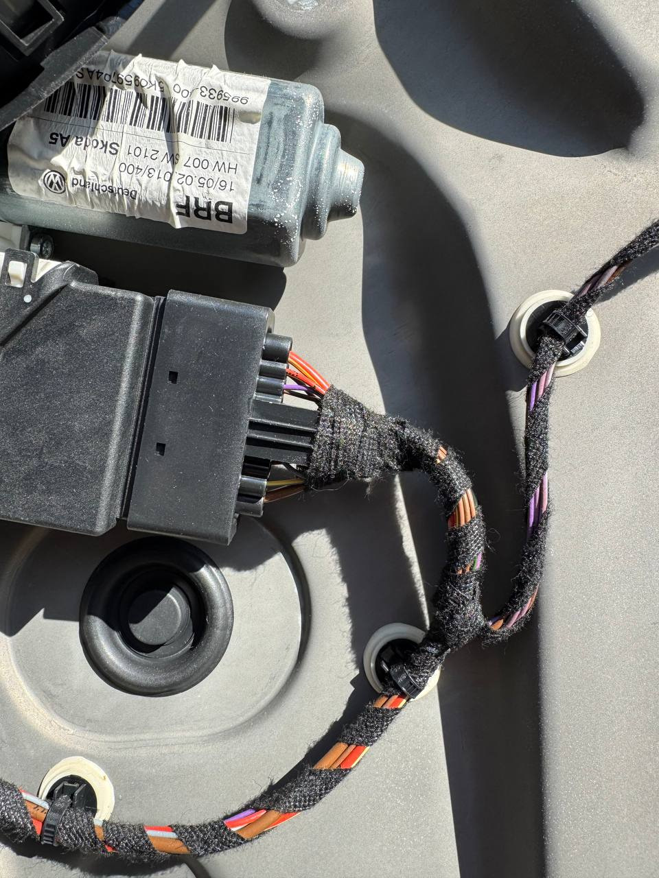 Photo from the logbook Skoda Octavia A5 Mk2. Found on photo: HW007SW2101