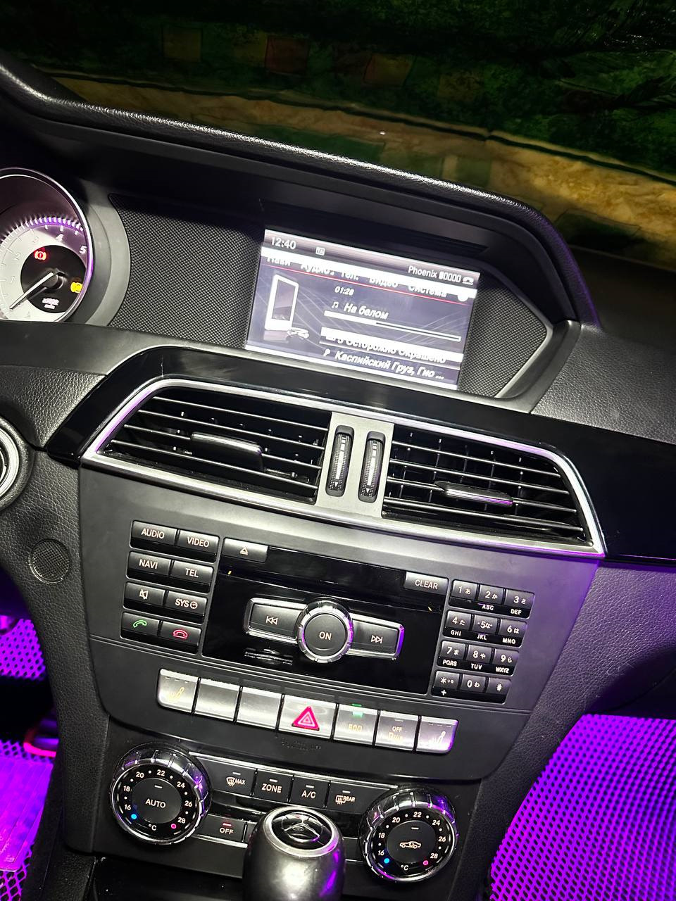 Стандартная Панель кнопок ( A204 905 03 02 ) — Mercedes-Benz C-Class (W204). Запчасти на фото: A2049050302