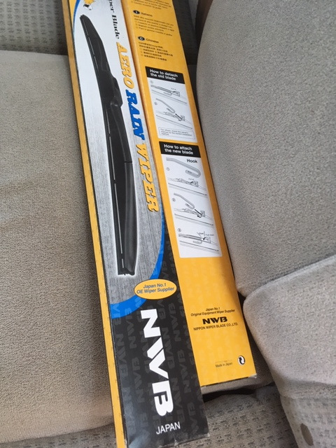NWB — Nippon Wiper Blade Co LTD входит в корпорацию Denso (которая в свою очередь входит в Toyota), является OEM поставщиком для многих производителей, и ни для кого не секрет, что в щетках Denso стоят резинки NWB — Toyota Corolla (120)