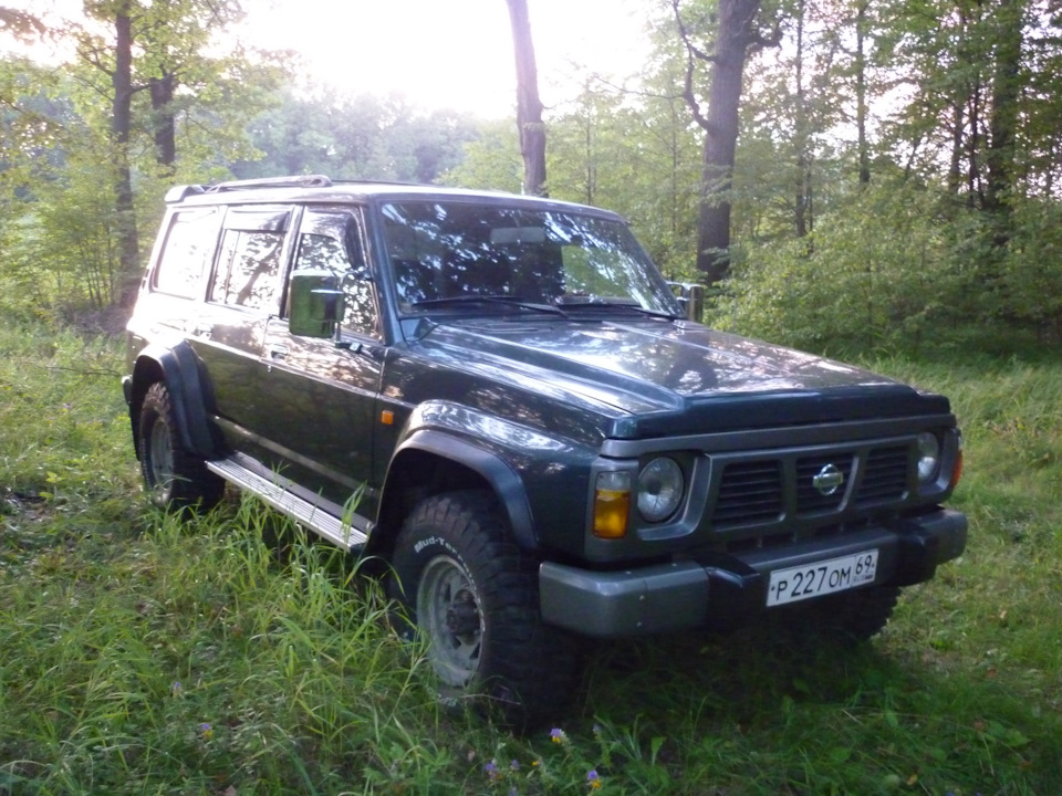 Подзапылился, но для фотосессии сойдет. — Nissan Patrol GR I (Y60)