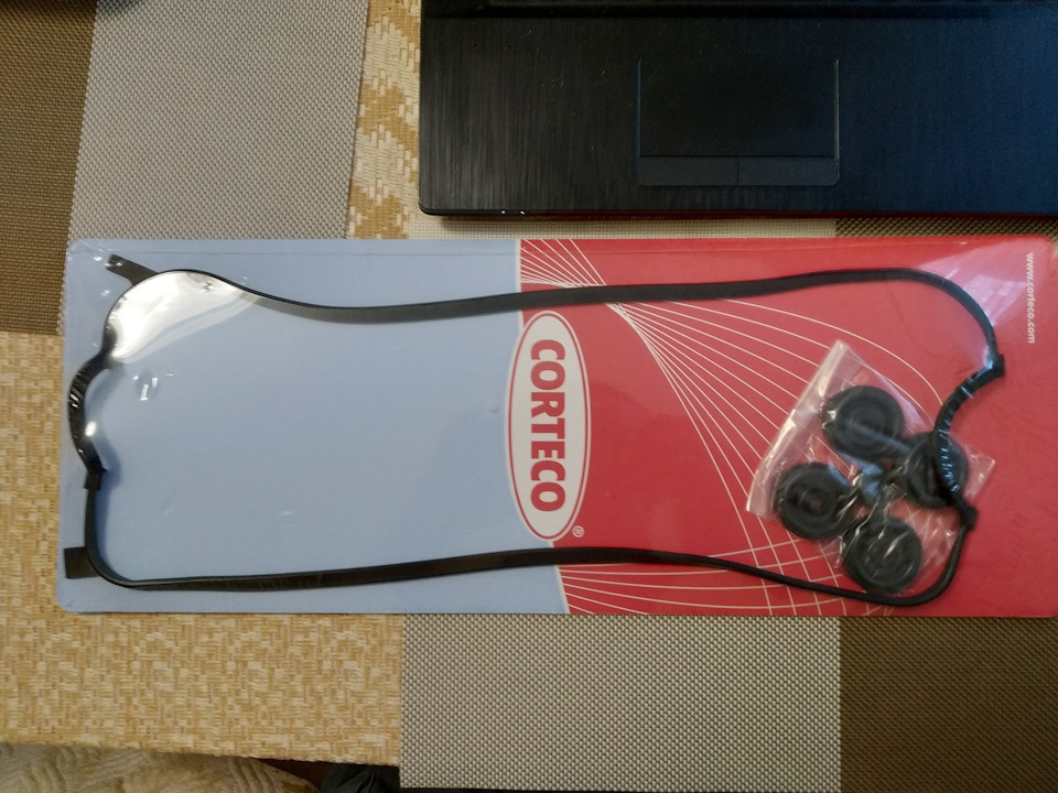 Прокладка клапанной крышки CORTECO 440159P — Honda Accord (6G). Запчасти на фото: 440159P