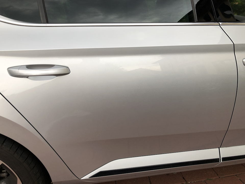 Дверь частично покрашена — Skoda Superb Mk3