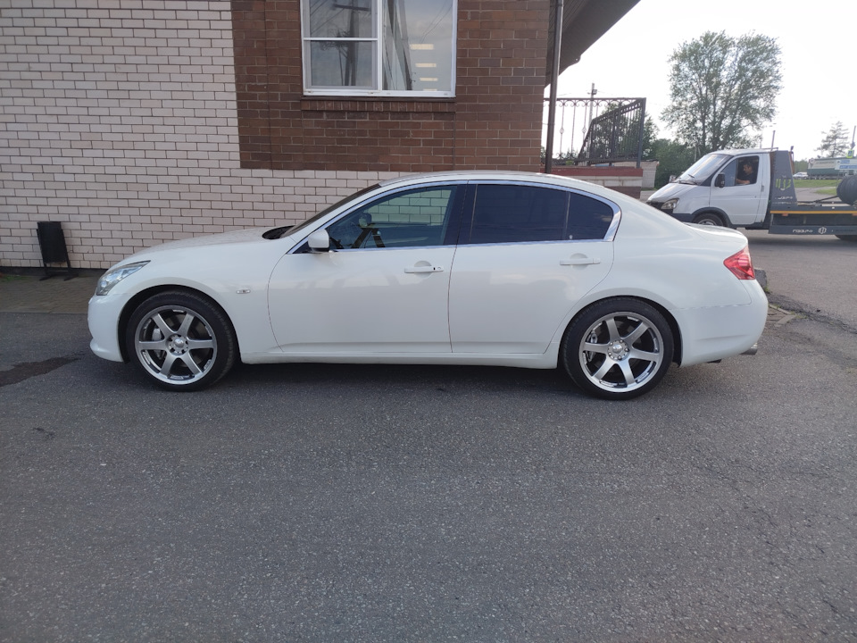Фото в бортжурнале Infiniti G37