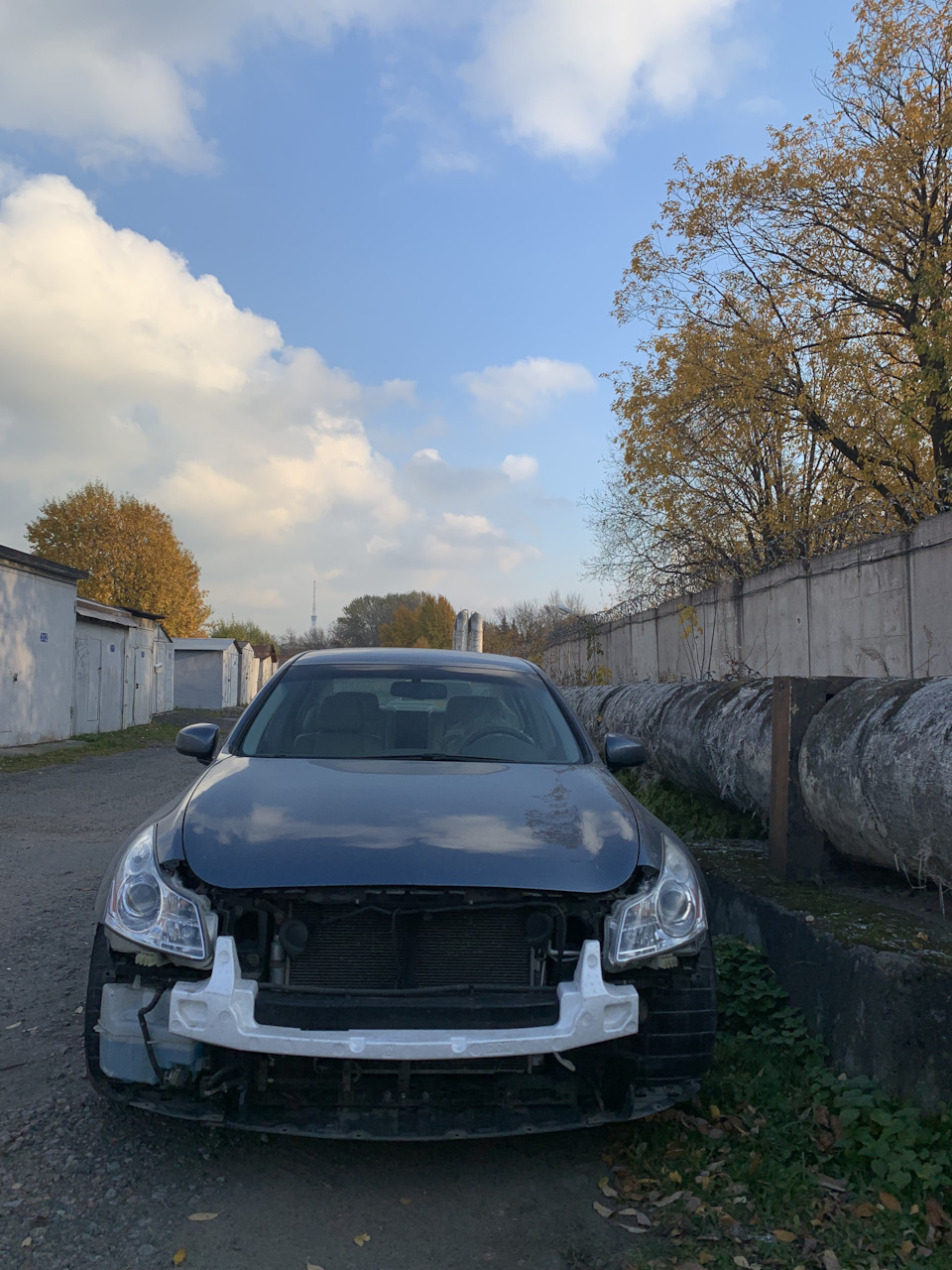 А это мы ждём установки Бампера — Infiniti G35 Sedan (V36)