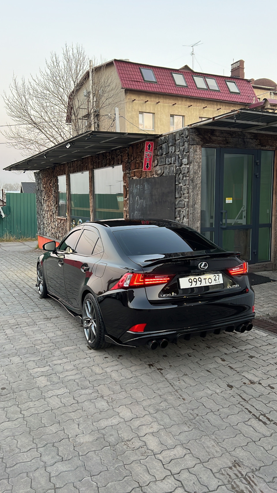 Новые накладки на пороги и спойлер Artisan — Lexus IS III