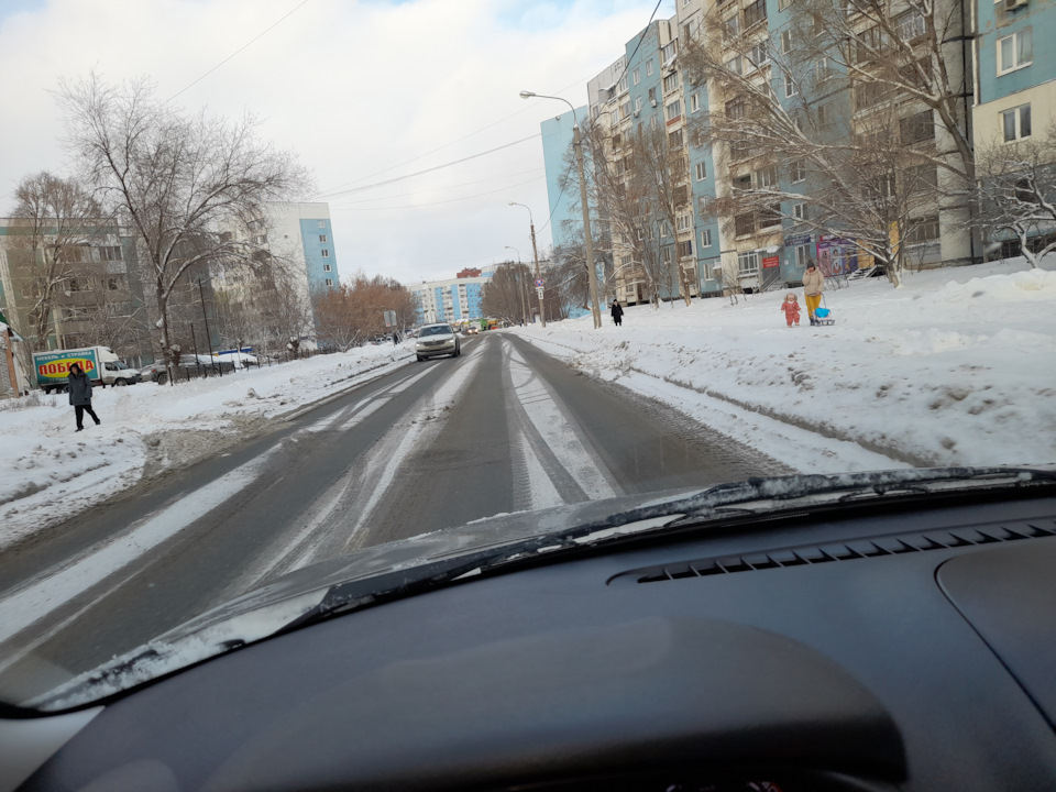 То ли дорога недостаточно чистая, то ли сцепные свойства резины смещены в сторону 0 — Lada Гранта Cross