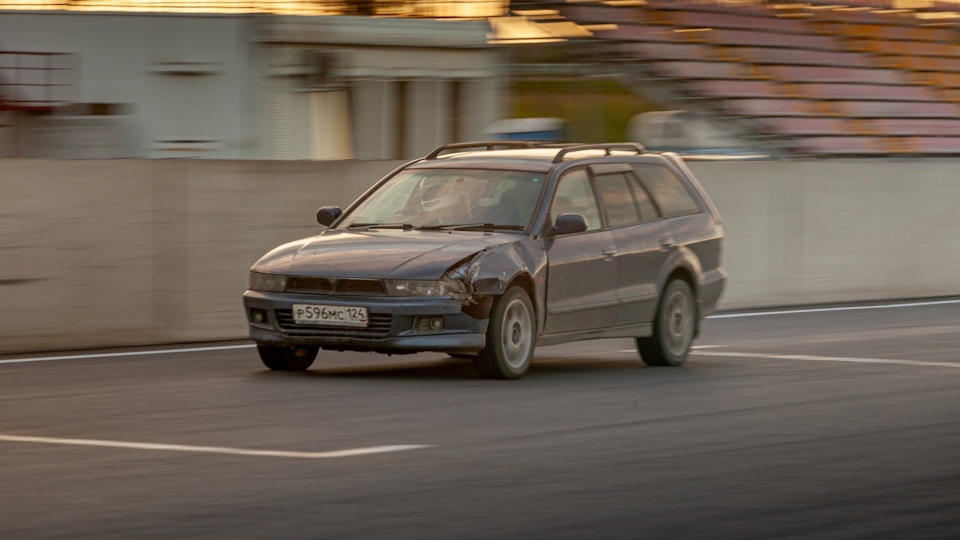 Mitsubishi Legnum