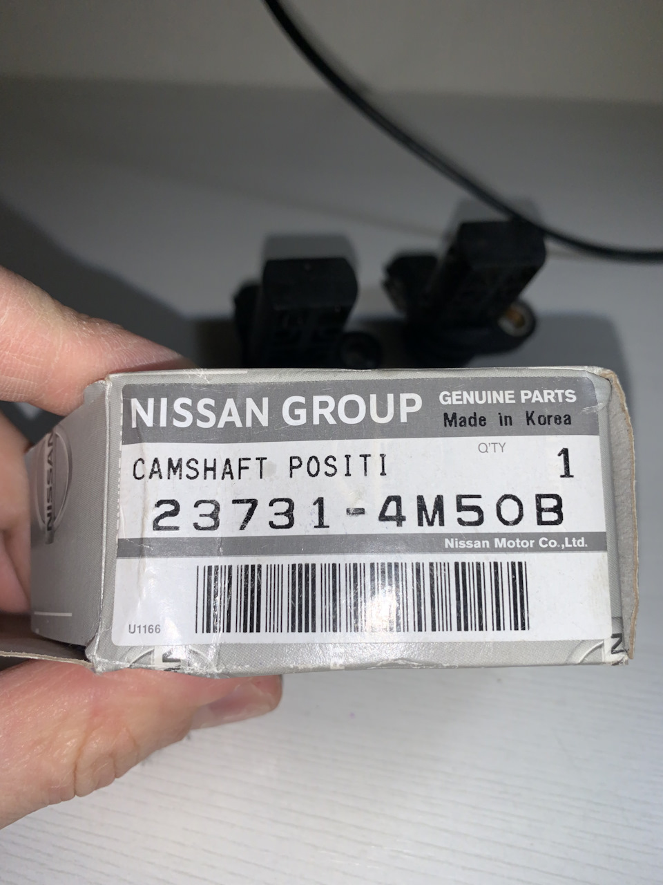 Типичная «оригинальная» ниссановские коробка. — Nissan Almera II (N16). Запчасти на фото: 237314M50B