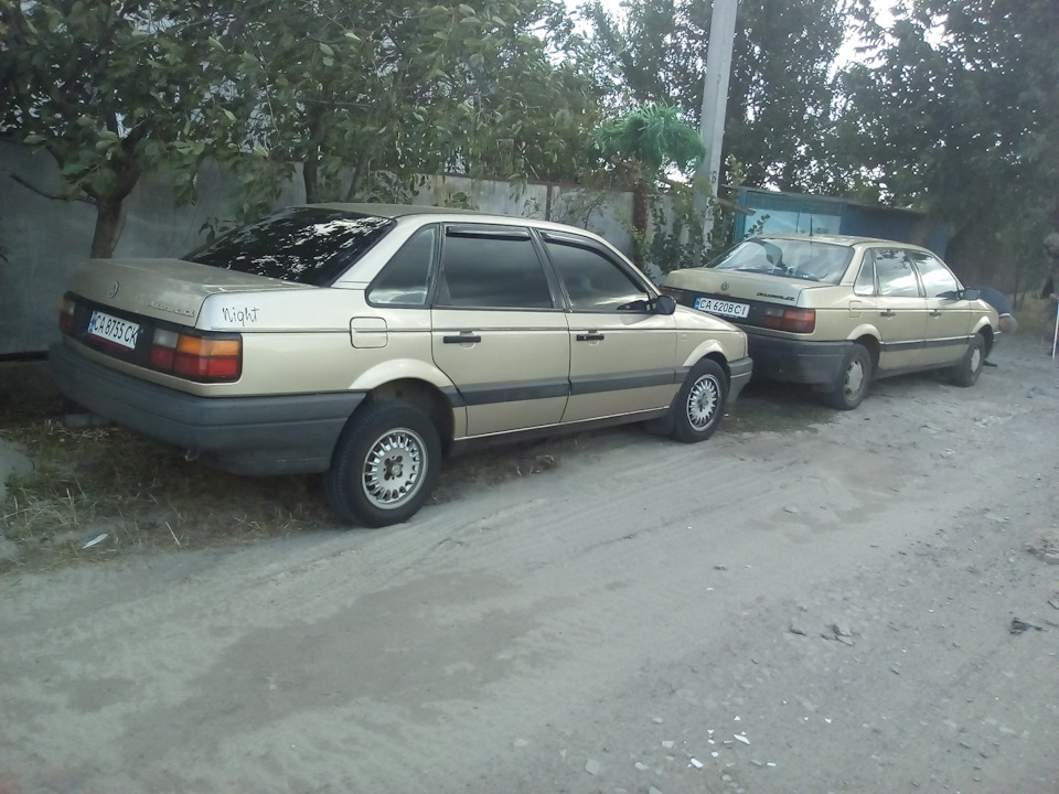 Фото в бортжурнале Volkswagen Passat B3. Запчасти на фото: 6208C1