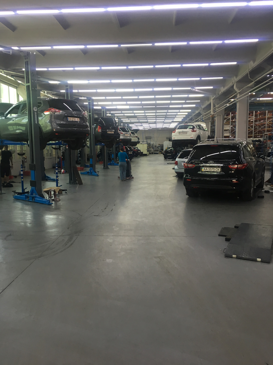 Уровень порадовал, уборщица с уборочной машиной — BMW 5 series (E60)