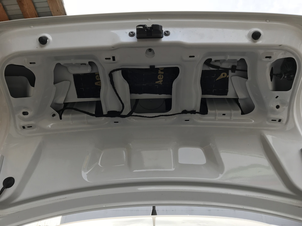 Оклейка виброй, куда смог подлезть и качественно прикатать. — Volkswagen Polo Sedan