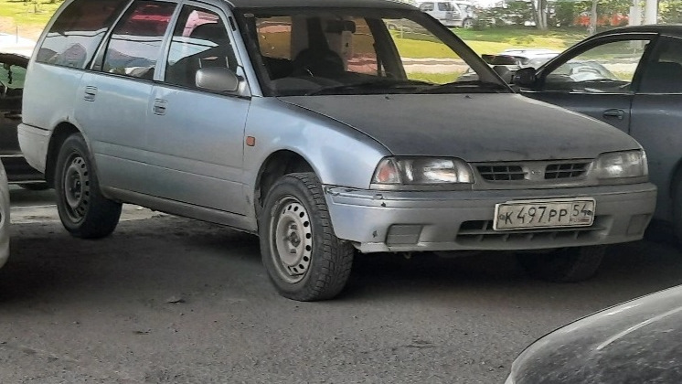 Nissan Avenir Веник