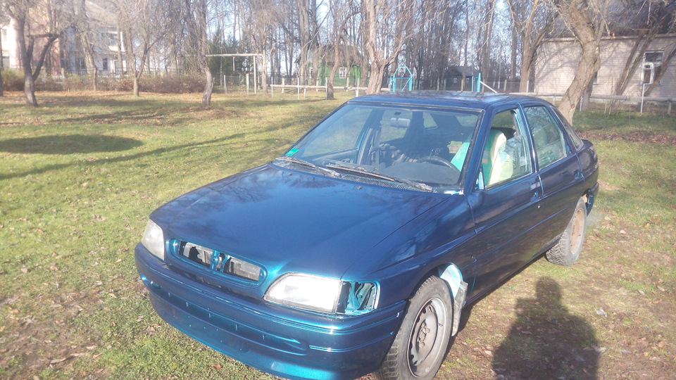 солнечные фото 2й день после покраски — Ford Escort Mk5