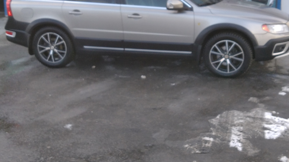 Volvo XC70 215 скакунов