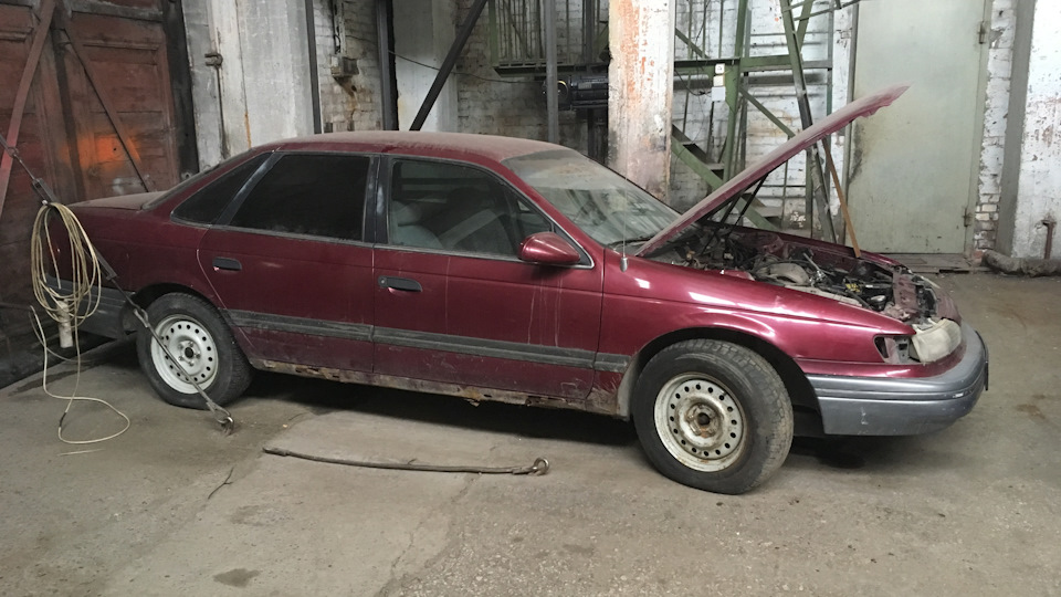 Ford Taurus Бордовый