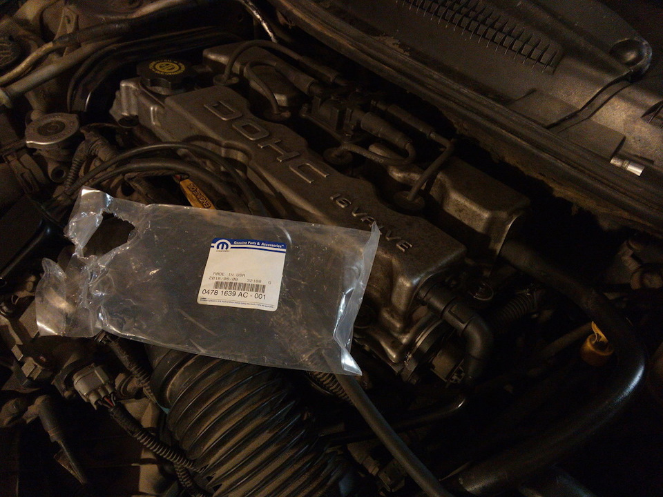 Photo from the logbook Dodge Stratus (2G). Found on photo: 04781639AC