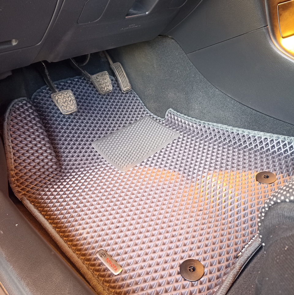 Фото в бортжурнале Toyota Avensis II