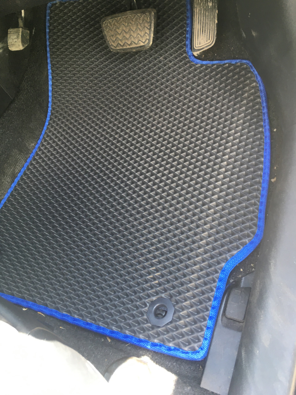 Фото в бортжурнале Toyota Prius Plug-in Hybrid (1G)