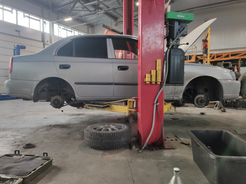 Новые запчасти на месте — Hyundai Accent (2G)