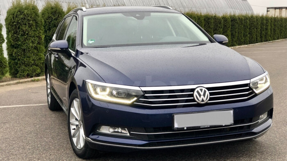 Volkswagen Passat Variant Navy Blue Shark