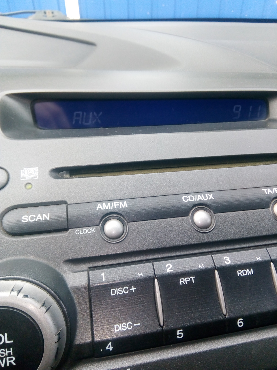 AUX — Honda Civic 4D (8G)