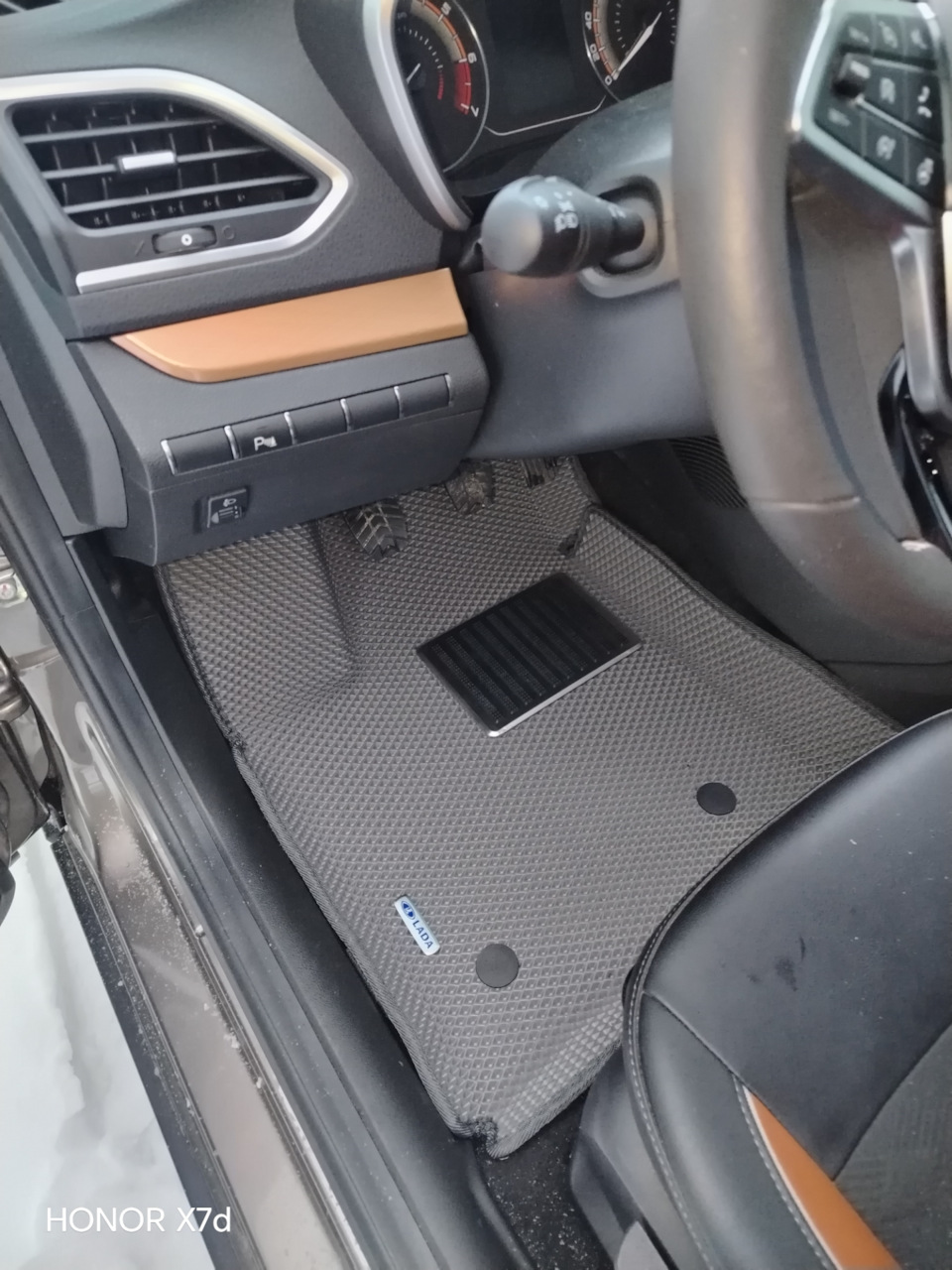 Photo from the logbook Lada Vesta SW Cross (NG)