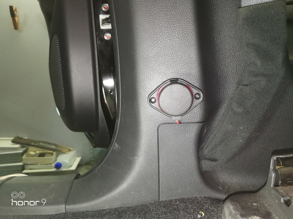 Приклеил на двусторонний скотч. — Mitsubishi Pajero Sport (3G)