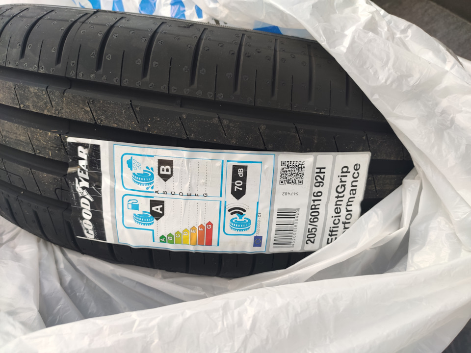 goodyear efficientgrip performance 205/60 r16 — Mazda 3 (3G) BM. Запчасти на фото: Goodyear EfficientGrip Performance 205/60R16, Goodyear EfficientGrip 205/60R16