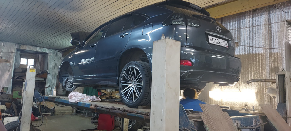 Фото в бортжурнале Lexus RX (2G)