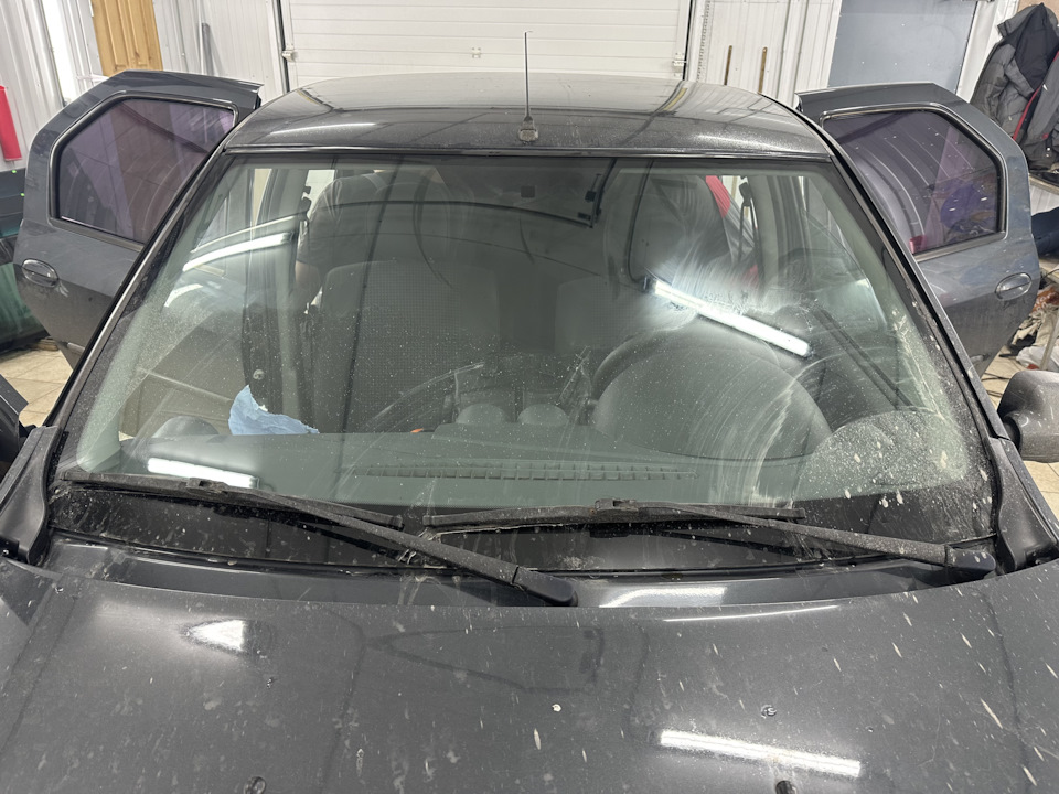 Подготовка к оклейке — Renault Logan (1G)