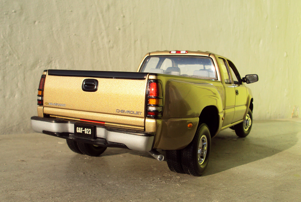 Chevrolet Silverado 3500 HD (1:18 Anson) вторая молодость