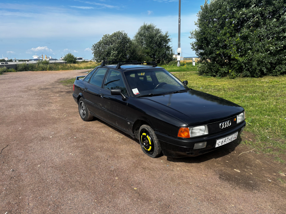Стоит грустит — Audi 80 (B3)