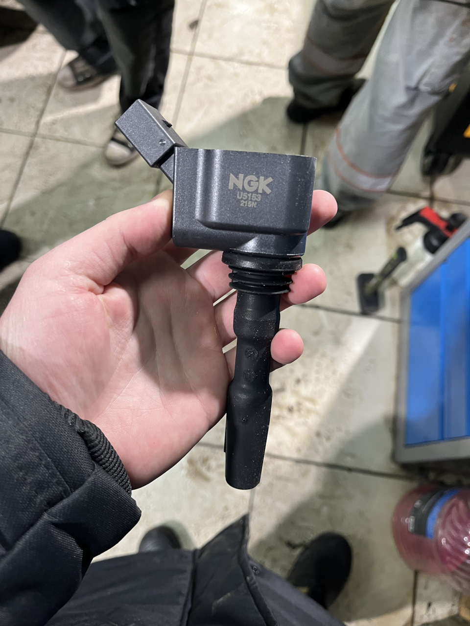 NGK сборная — Volkswagen Tiguan (2G). Запчасти на фото: U5153