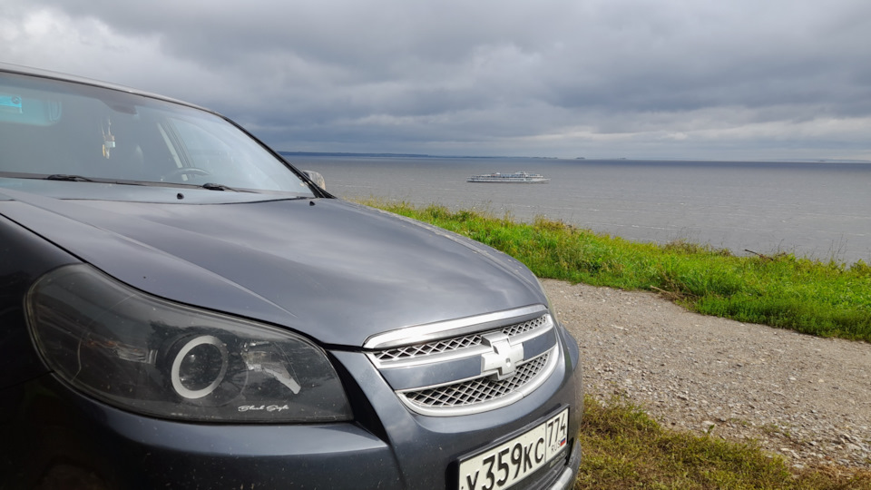2 корабля на фоне — Chevrolet Epica