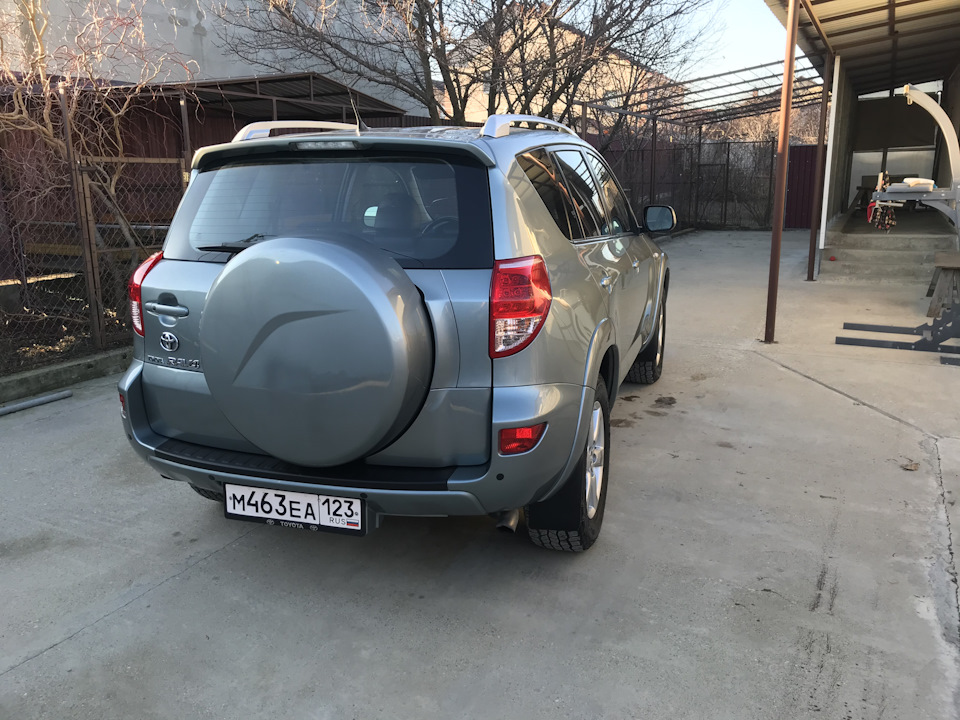 Фото в бортжурнале Toyota RAV4 (III)